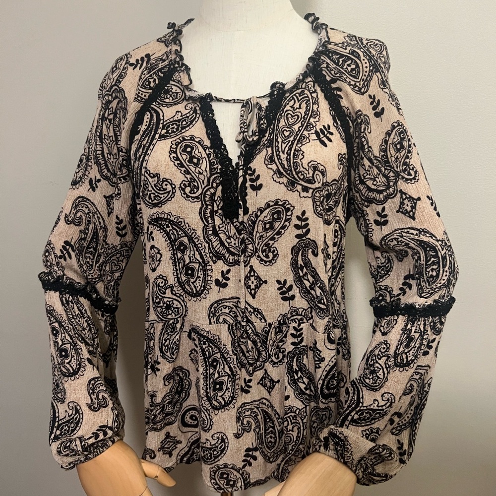 Knox Rose large black and tan paisley blouse